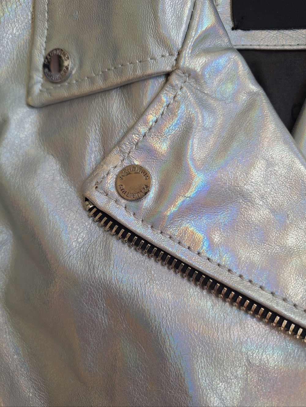 ✨ MAURITIUS Silver Holographic Leather Moto Jacket Sz L (Fits like M) ✨️ - Picture 6 of 16